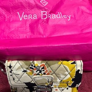 Vera Bradley key holder wallet in very good condition .never used.